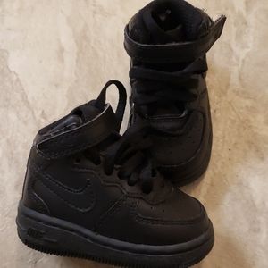 Nike Air Boys Tennis Shoes 2C